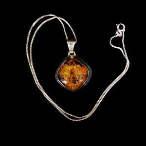 Vintage 925 Sterling Silver Chunky Baltic Amber Square Pendant Necklace